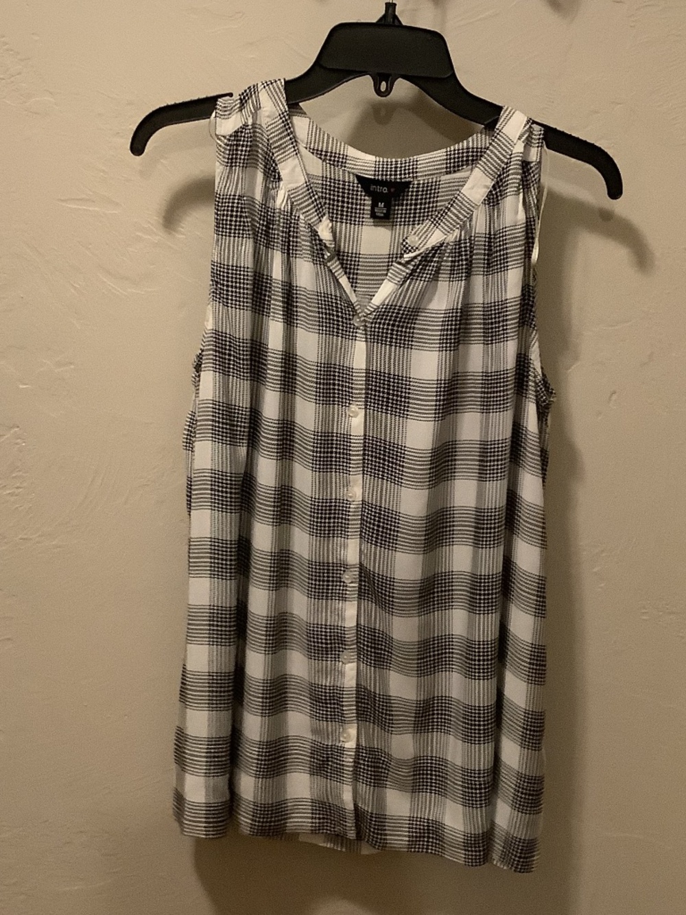 Intro women’s top size medium